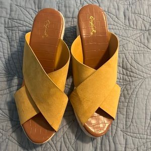 Quipid sandals